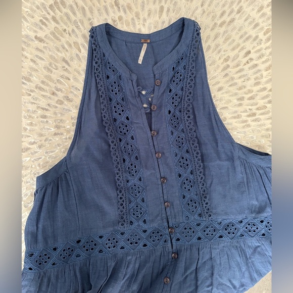 Free People Adelaide Blue Eyelet Trim Sleeveless Tunic Size Small S Button Boho - Picture 5 of 6
